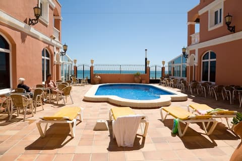 Lloyds Beach Club Aparthotel, Outdoor pool