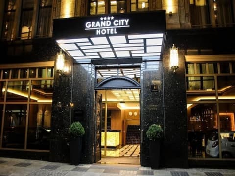 Grand City Hotel Wrocław, Front of property
