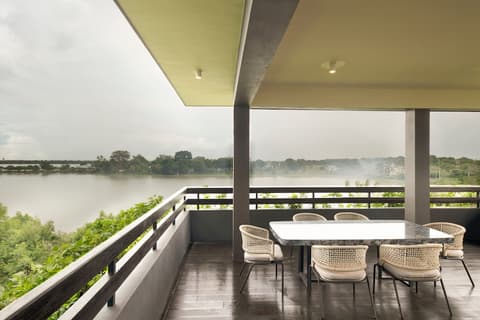 DoubleTree by Hilton Weerawila Rajawarna Resort, Terrace/patio