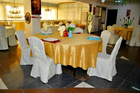 Riviera Hotel Benin, Restaurant