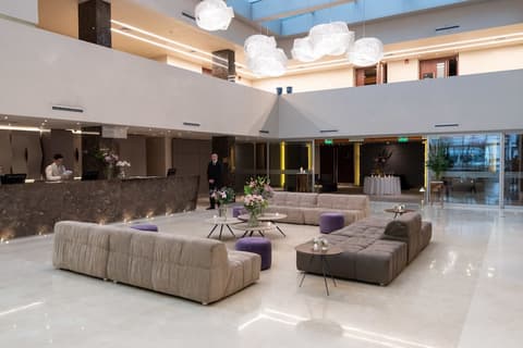GrandView Hotel & Convention Center, Reception