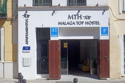 Málaga Stop Hostel, Front of property