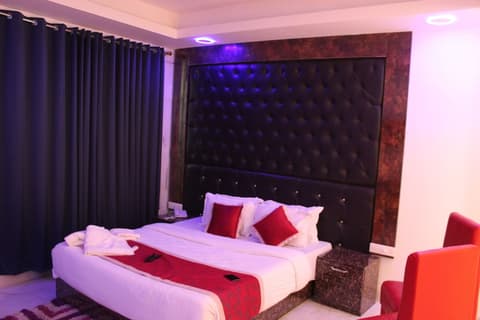 Joye Grand, Room