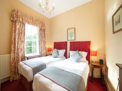 OYO Bailbrook Lodge, Bath, Room