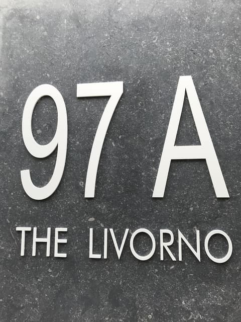 The Livorno, Interior entrance