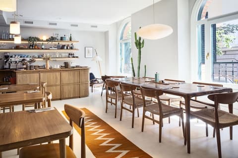 One Shot Fortuny, Restaurant