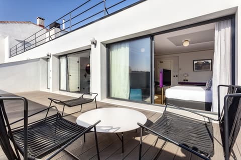 One Shot Fortuny, Terrace/patio