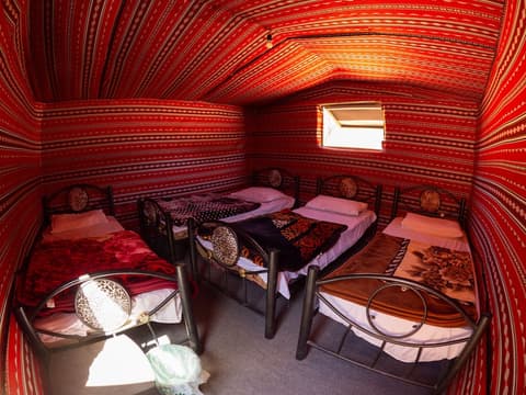 Martian desert camp, Room