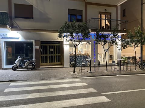 BeB Caruso, Exterior