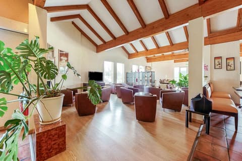 Brit Hotel Castres, Reception