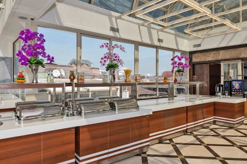 Piya Sport Hotel, Buffet