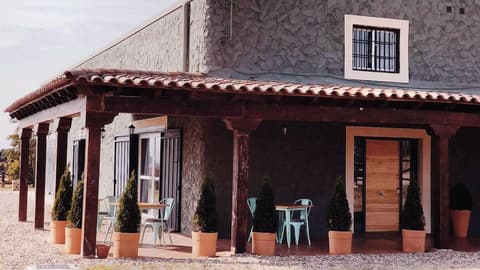 Miluna, Interior entrance