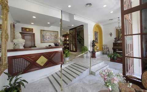 Basic Hotel Puerta de Sevilla, Lobby