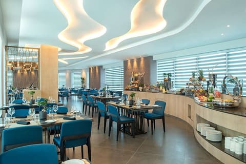 Grand Mercure Business Bay, Dining