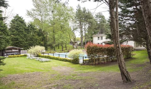 Le Manoir Hotel, Outdoor pool