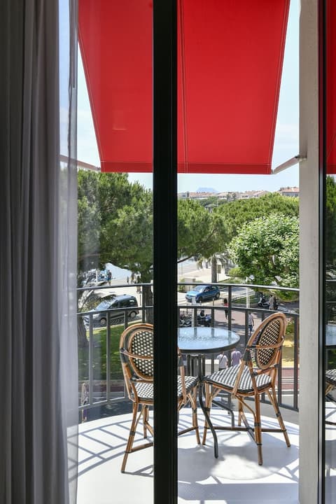 Hôtel Restaurant Le Touring, Terrace/patio