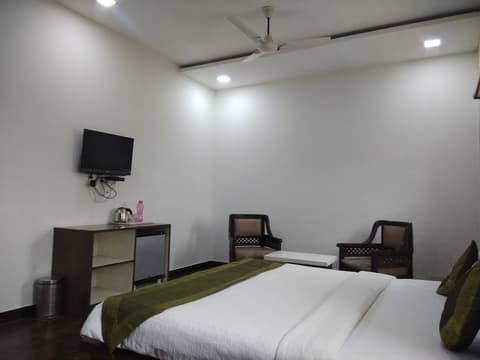 Hotel heaven and Resort, Room