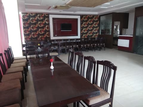 Hotel heaven and Resort, Restaurant