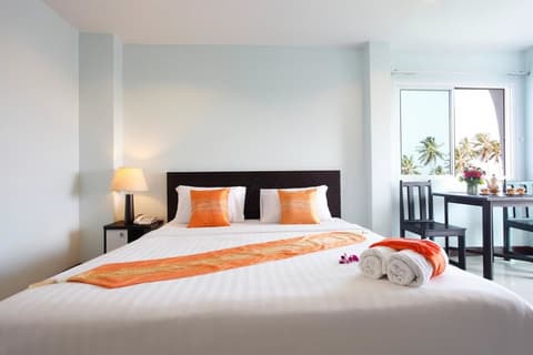 Raya Rawai Place, Room