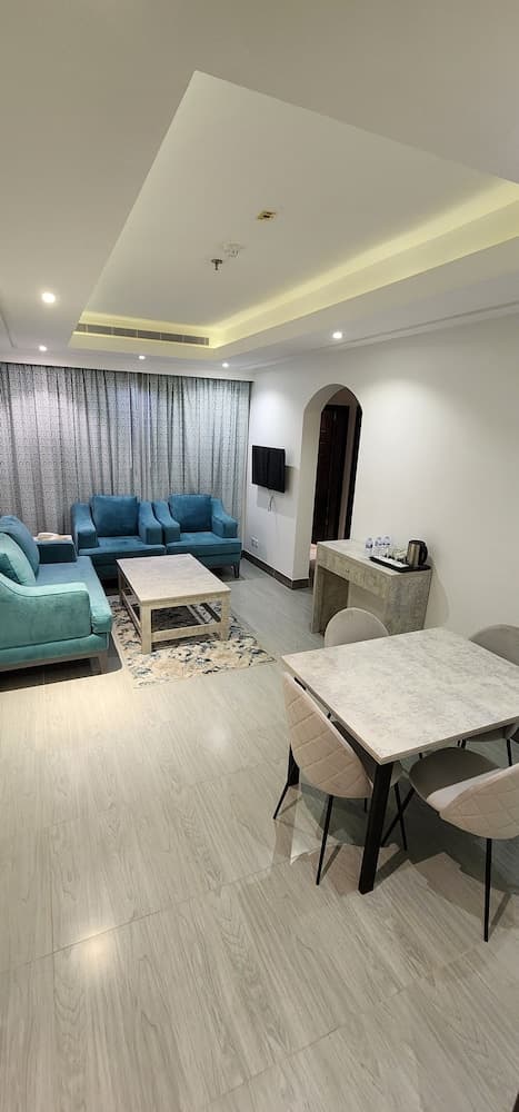 Green Leaf Hotel, Living area