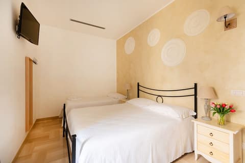 Palazzo de Luca, Room