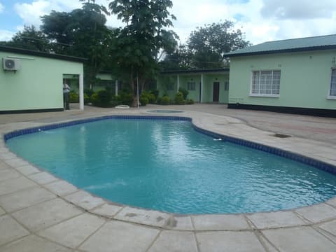 Richland Lodge, Outdoor pool