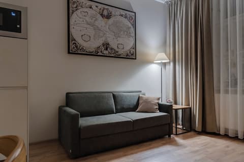 Louren Apartments, Living area