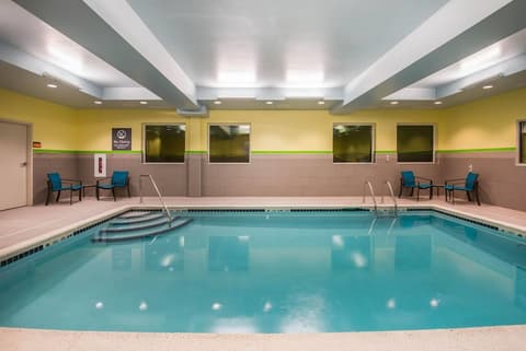 La Quinta Inn & Suites by Wyndham Buffalo Amherst, Pool