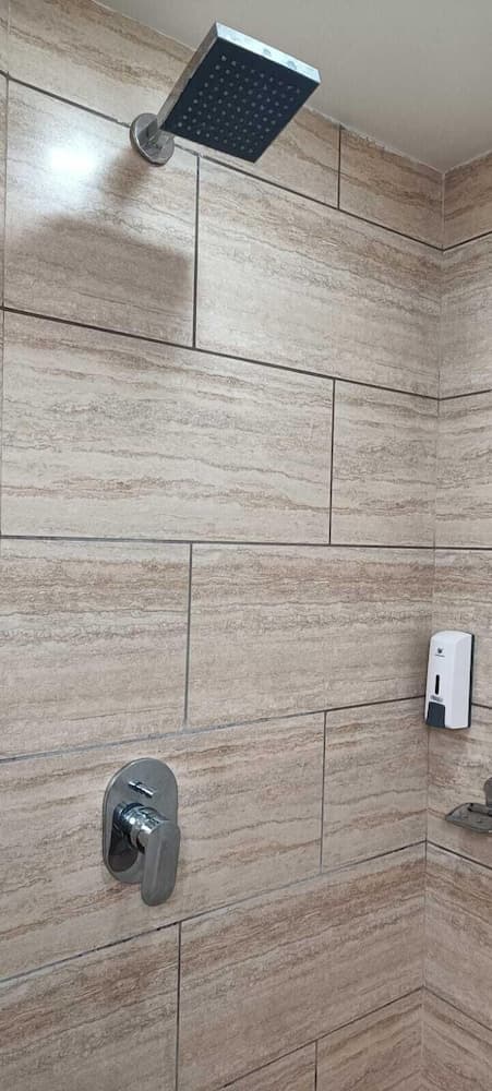 Hotel Alka Inn, Bathroom