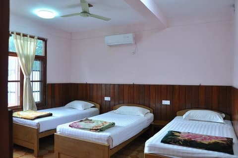 Shwe Nadi Guest House, Room