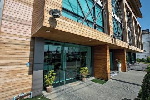 Holatel Hotel Phitsanulok, Front of property