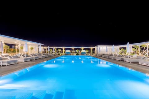 Radisson Blu Hotel, Larnaca, Pool