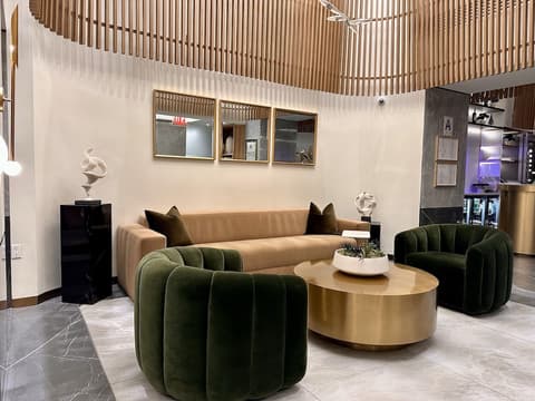 Concorde Hotel New York, Reception