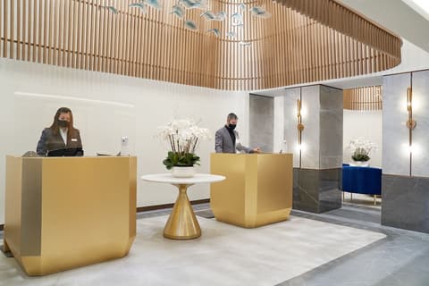 Concorde Hotel New York, Reception