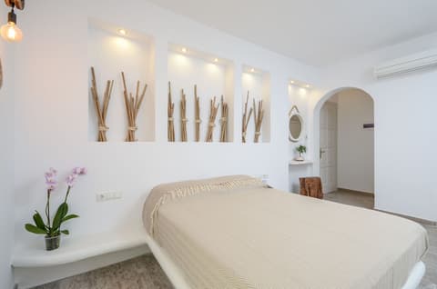 Blue Sky Summer, Room