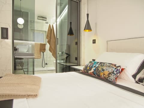 La Vita e Bella II, Room