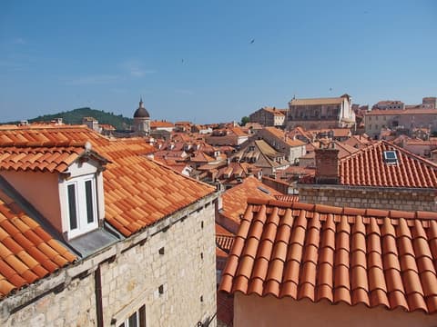 La Vita e Bella II, Room