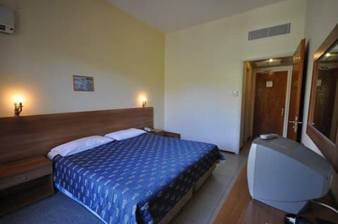 La Petite Planete, Room