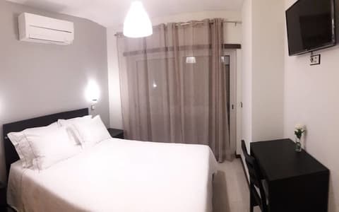 Tires Guest House, Room