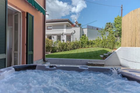 Diamond Apartments, Private spa tub