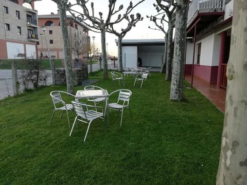 Atxispe Etxea, Property grounds