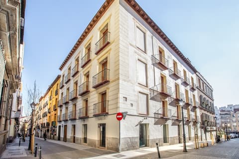 Slow Suites Chueca, Front of property