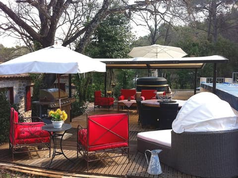 Le Mas de Peycavier, Exterior