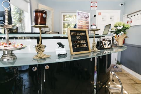 Laguna Cove Hotel, Interior entrance