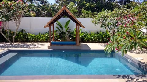 Villa Kalachuchi B&B, Outdoor pool