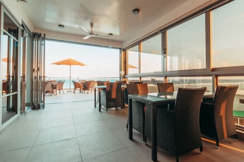 Paralian Hulhumale', Restaurant