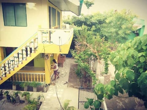 Guanna's Place Room and Resto Bar, Property grounds