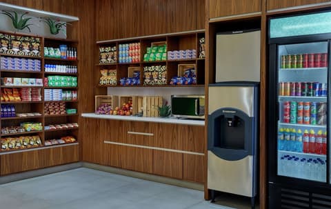 Hilton Garden Inn Gaborone, Snack bar