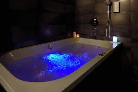 Stabu Sēta Residence, Indoor spa tub