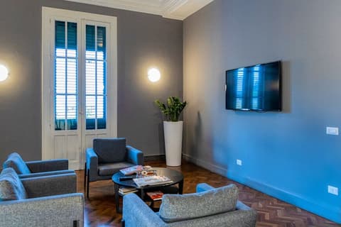 Re Vittorio Deluxe, Lobby sitting area